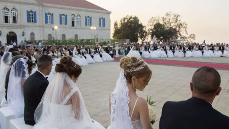 花嫁からの花嫁からの花嫁……中東で大流行中の合同結婚式 | ドレスやタキシード、家電までプレゼントしちゃいます