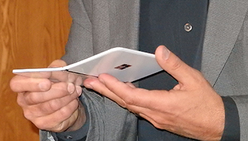 マイクロソフト、話題の「Surface Neo」とポケットサイズ「Duo」を本邦初公開