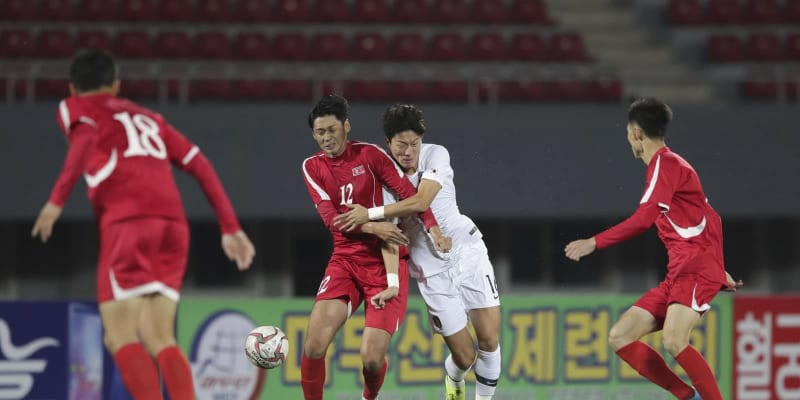 北朝鮮のラフプレーに韓国で批判 平壌でのサッカー無観客試合