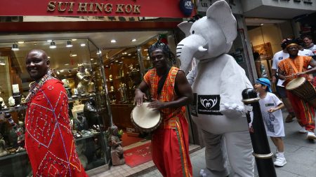 マサイ族からのお願い「ゾウを殺したくありません。どうか象牙を買わないで」 | マサイ族出身の自然保護活動家が香港で説得「僕らもライオンをもう殺さない」
