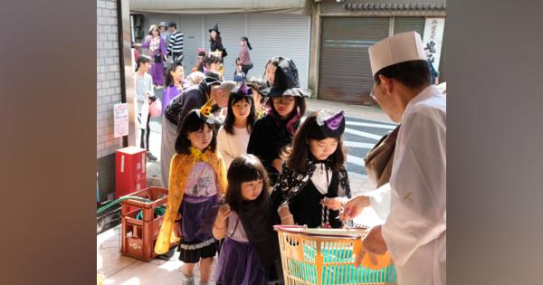 トリック・オア・トリート！　商店街で「ハロウィーン祭り」、京都・南丹