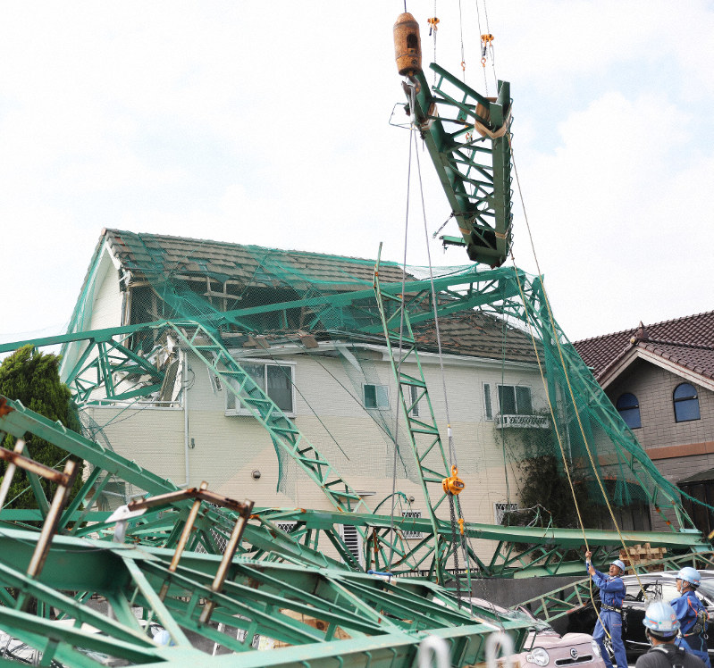 ゴルフ練習場で鉄柱撤去開始　台風15号で倒壊　千葉・市原