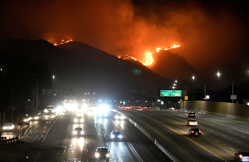 米ロサンゼルスの有名美術館近くでも山火事、著名人ら相次ぎ避難