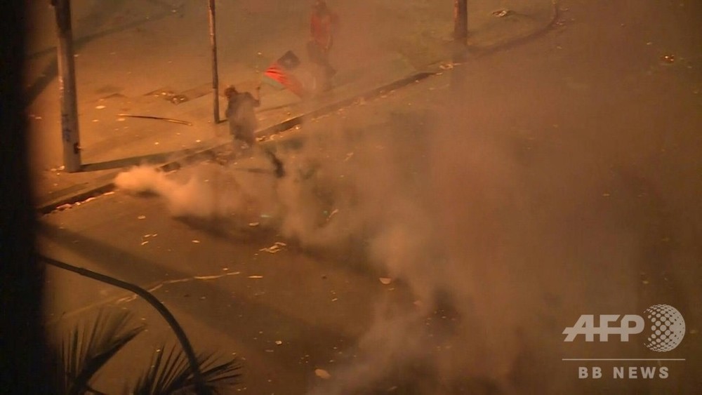 動画：チリ、内閣改造後もデモ隊と治安部隊衝突