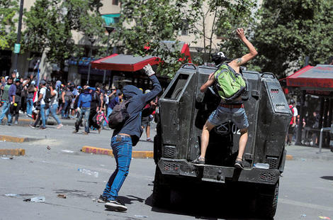 チリ暴動が照らし出す、反緊縮デモが世界各地に広がる理由