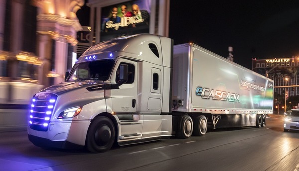 ZFの電動アクスル、ダイムラー傘下のEV大型トラックに採用…北米商用車ショー2019