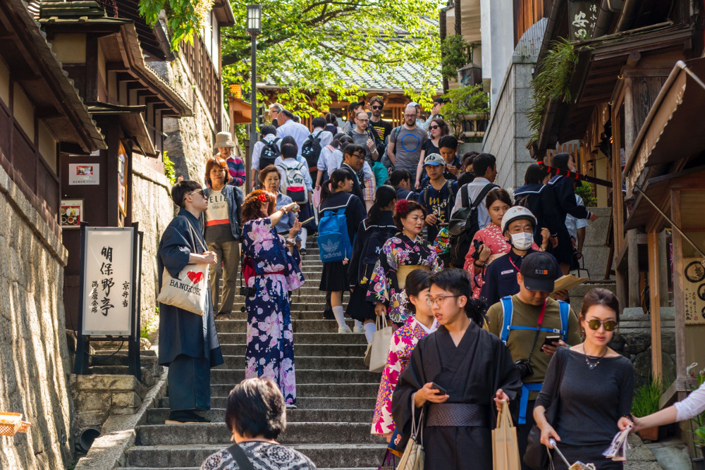京都が日本人客から訪日客に“奪われる”！？　インバウンドに潜む「オーバーツーリズム」問題