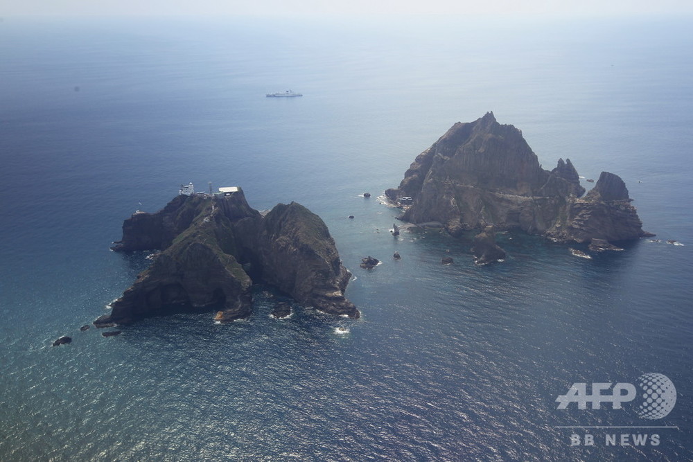 竹島近海で韓国の救助ヘリ墜落、7人不明