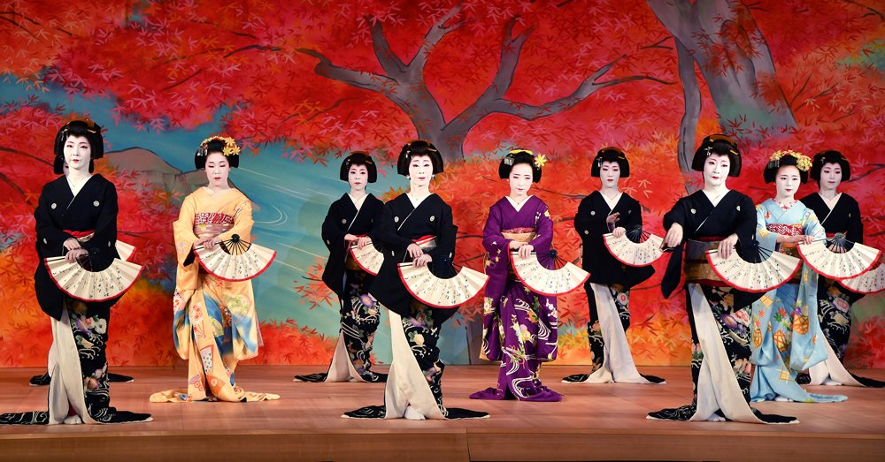 祇園をどり開幕　秋の京都で芸舞妓あでやかな舞
