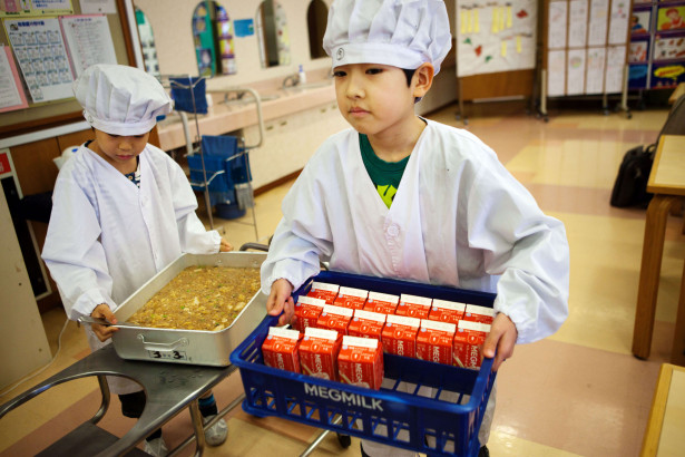 外国人を憧れさせる「日本の学校給食とShokuiku（食育）」
