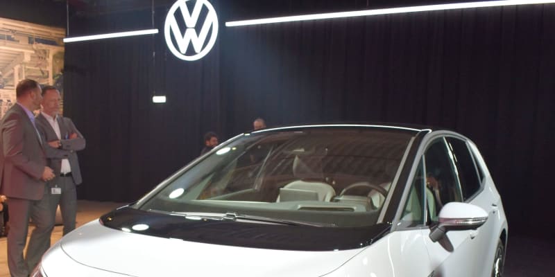 VW、主力EVの量産開始　ドイツ東部工場、戦略の軸に