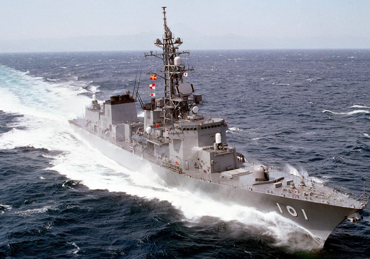 日本の命脈・シーレーンを護衛する海上自衛隊員の“身を守らない”日本の法律