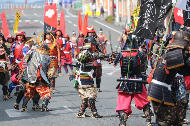 秀吉との合戦イメージ　武者行列、総踊りで盛り上がる　鹿児島・薩摩川内