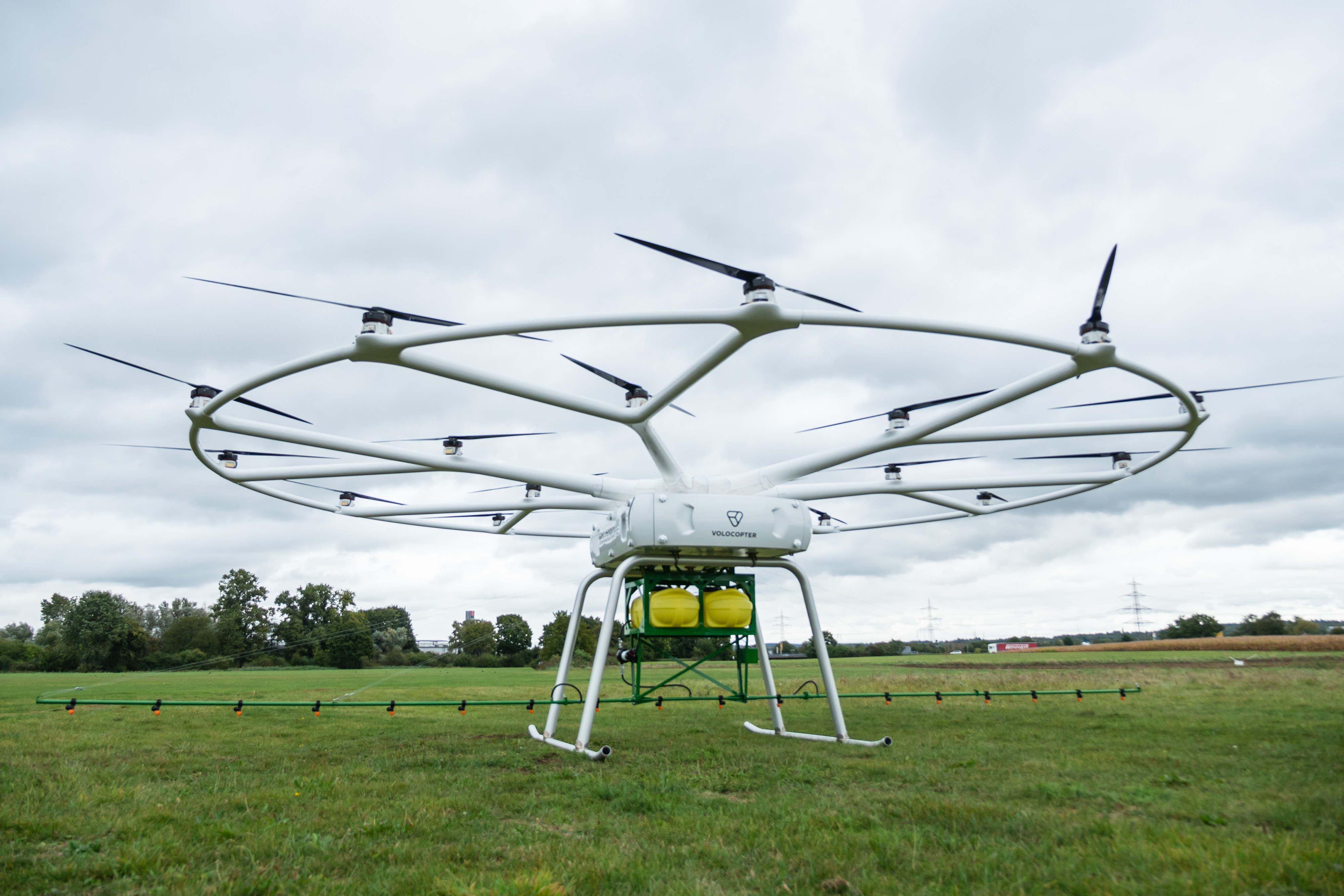 空飛ぶタクシーVolocopterが農業用初の大型ドローンを開発！最大積載量200kg