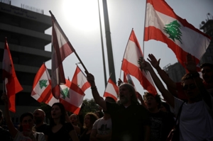 アングル：混乱のレバノン、大規模デモと経済危機の背景とは - ロイター