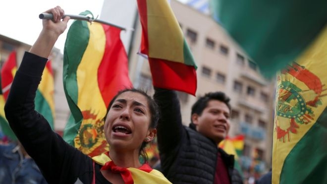 ボリビア大統領が辞任、不正選挙の指摘受け　やり直し選挙へ - BBCニュース