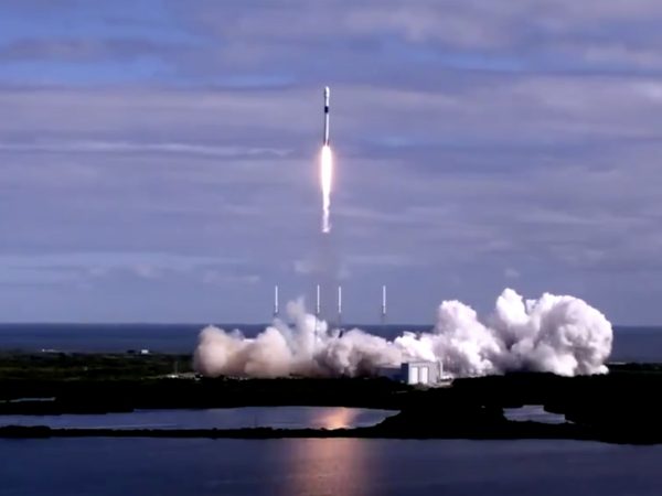 SpaceXがStarlink衛星60基の打ち上げに成功、Falcon 9は4回目の再利用