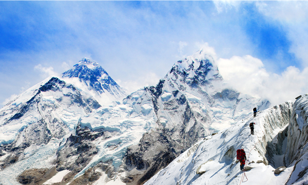 「シェルパ」が外国人率いるヒマラヤ・マネジメント登山