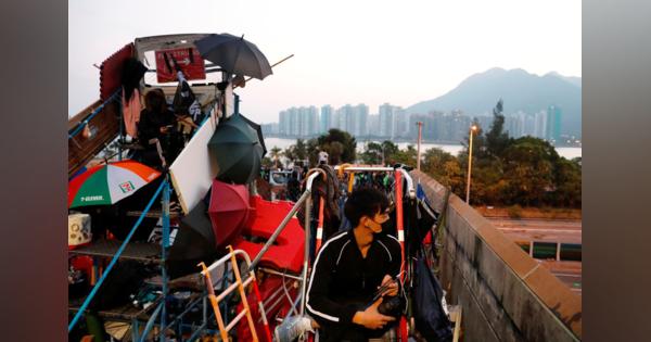 香港抗議デモ続く、外出禁止令の憶測も　習中国主席は暴力停止を重視