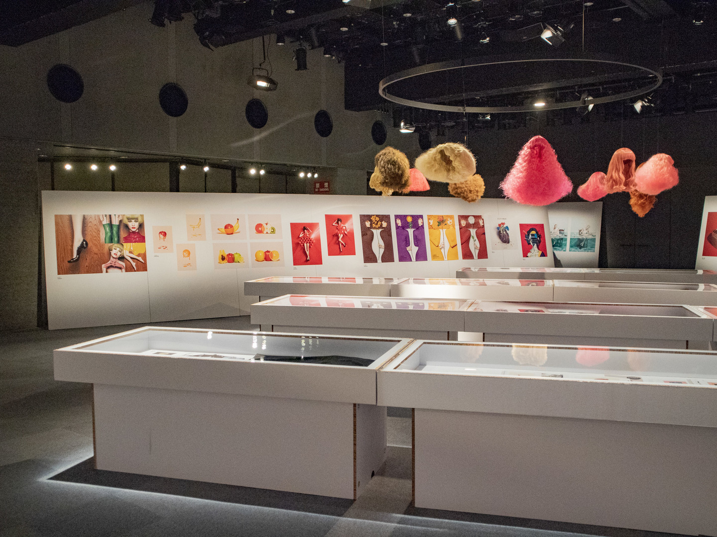 吉田ユニが5年ぶり大規模個展、ヨウジのヴィジュアルや装苑の連載作品など約120点が公開