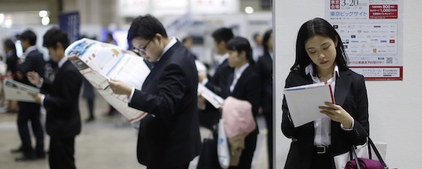 大卒内定率７６．８％　売り手市場、高水準で推移―１０月