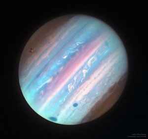 紫外線で見た木星は、華やかなパステルカラーだった
