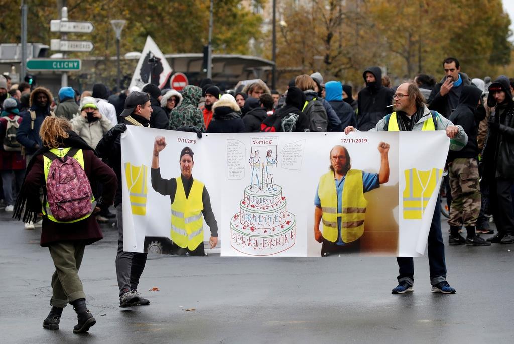 「黄色いベスト」運動１年　パリでデモ暴走化