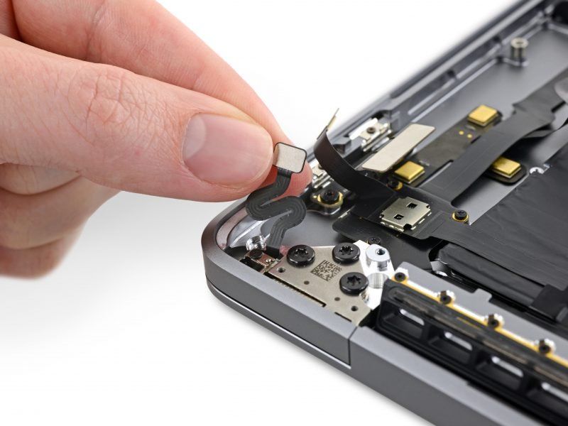 16インチMacBook Pro、新たな「フタ角度センサー」内蔵が判明