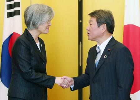 日韓首脳１２月会談へ調整　両国外相が一致　「徴用工」協議継続