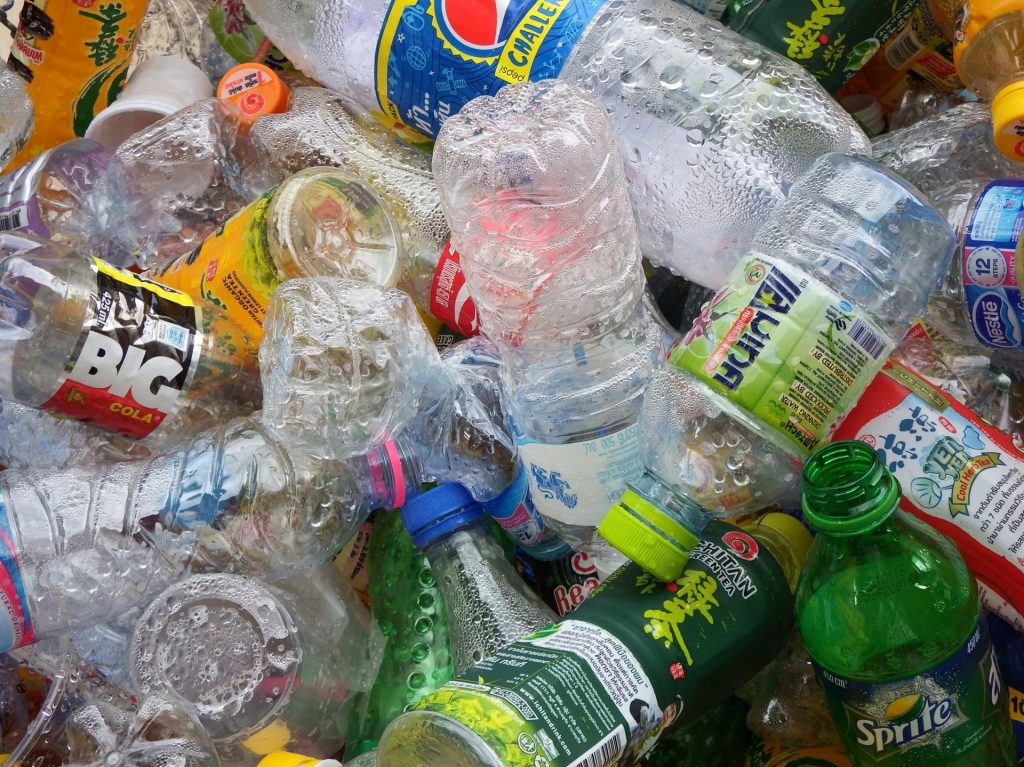 プラスチックごみがうれしいモノに変身。アプローチ法を変えてプラスチック汚染に対抗