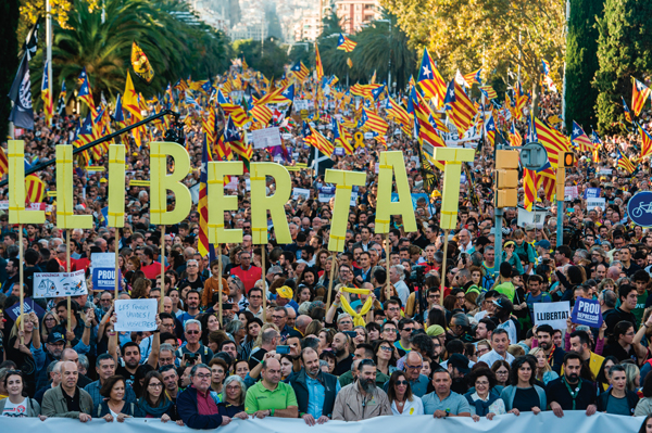 カタルーニャ独立を巡り大規模デモ再発のバルセロナ