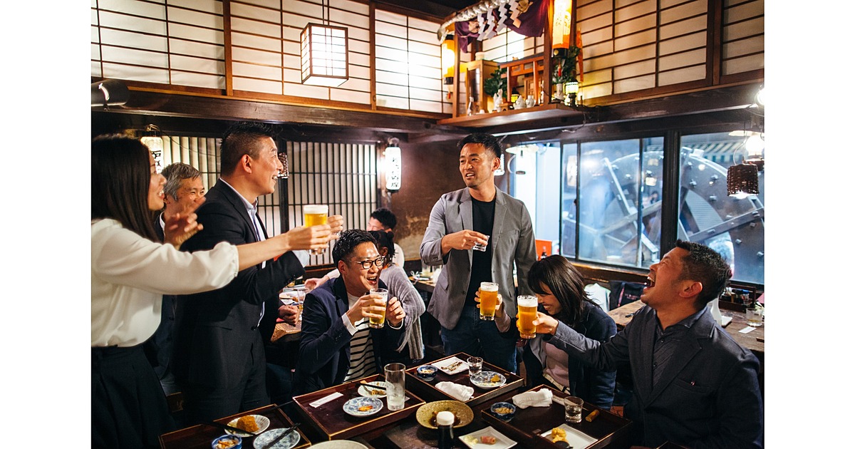 新しい働き方の時代に、日本の「飲みニケーション」はどう変われるか