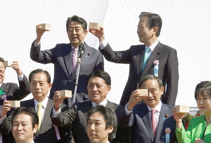 安倍内閣支持6ポイント減　桜を見る会「問題」65％　毎日新聞世論調査