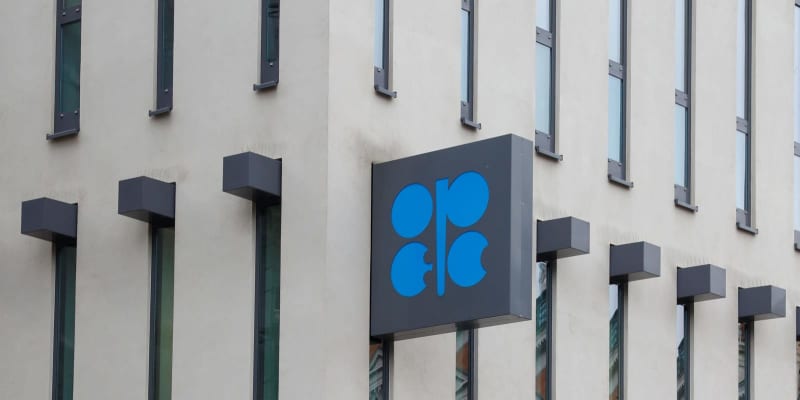 OPEC、原油の減産強化を協議　価格の下支え図る
