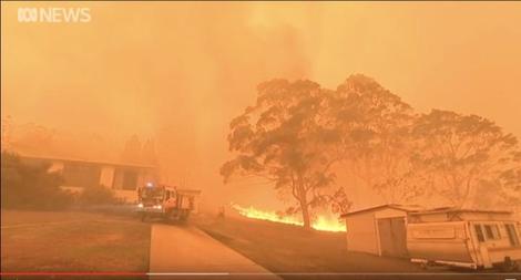 オーストラリア森林火災、衰える気配なし　シドニーに迫る