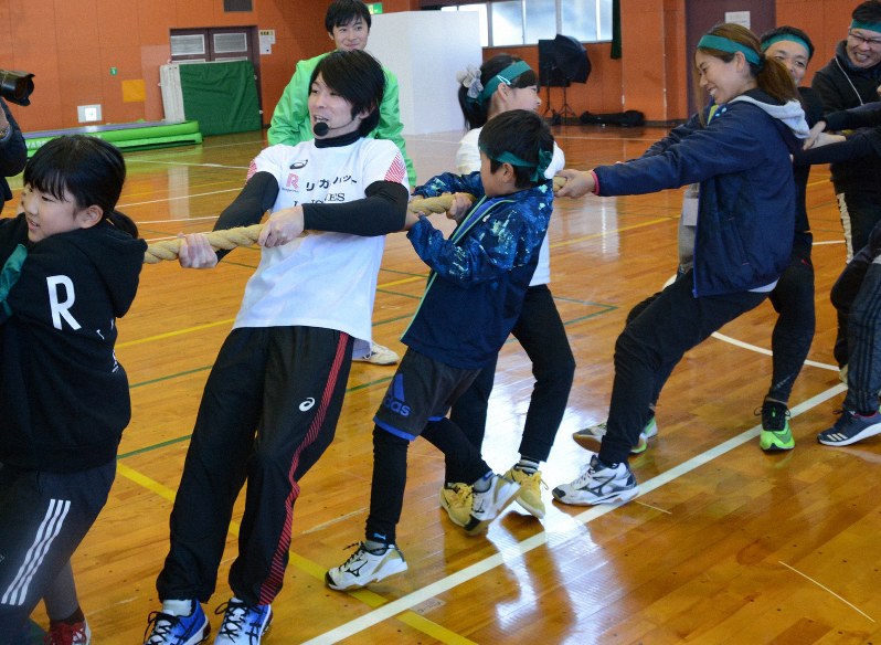 体操の内村航平が地元・長崎で運動会に参加　東京五輪という目標を支えに