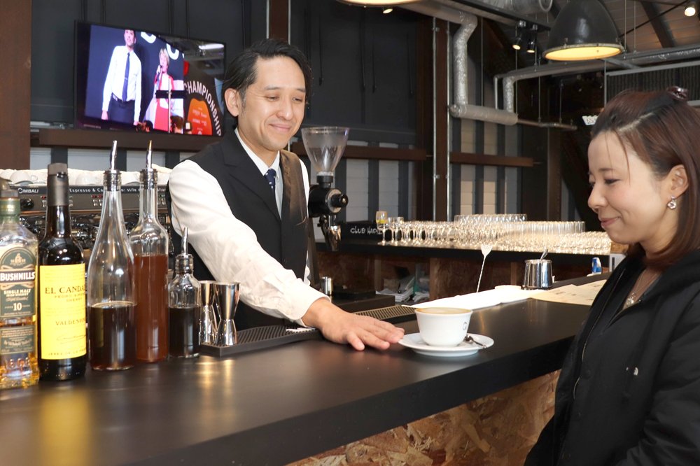 「軽やかな甘さ」コーヒーカクテル日本一の味　連覇のバリスタ、期間限定でバー