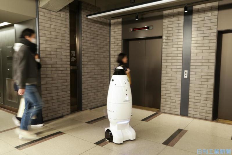 エレベーターを乗りこなすロボット、オフィスに登場