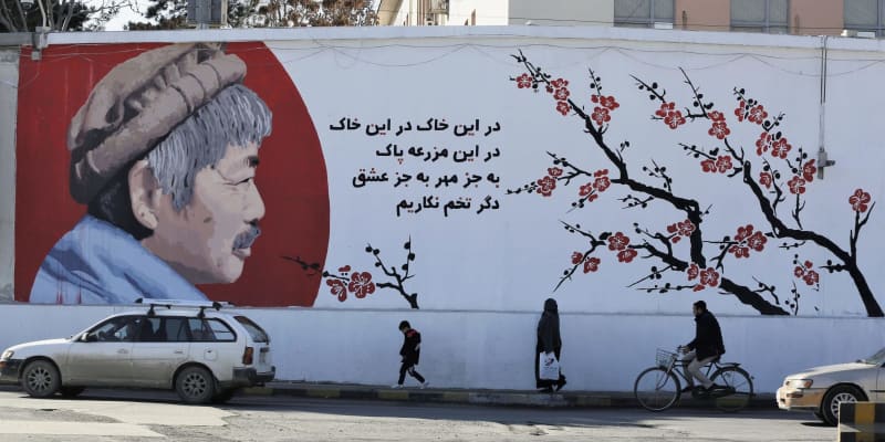 アフガンに中村哲さんの壁画　芸術団体、貢献たたえ追悼