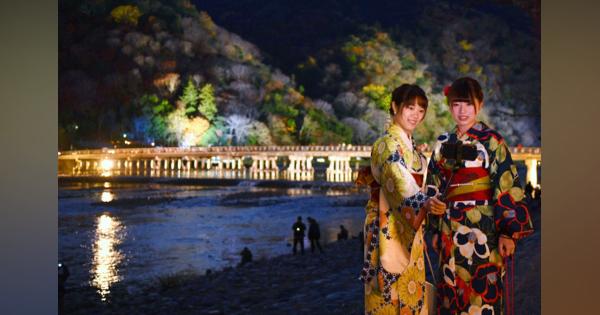渡月橋も幻想的に浮かび　京都「嵐山花灯路」
