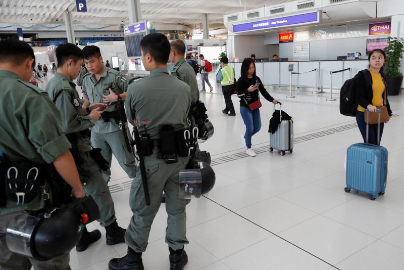 香港国際空港、11月の旅客数が過去10年余りで最大の減少