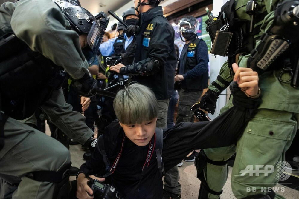 香港の商業施設でフラッシュモブ、参加者複数逮捕