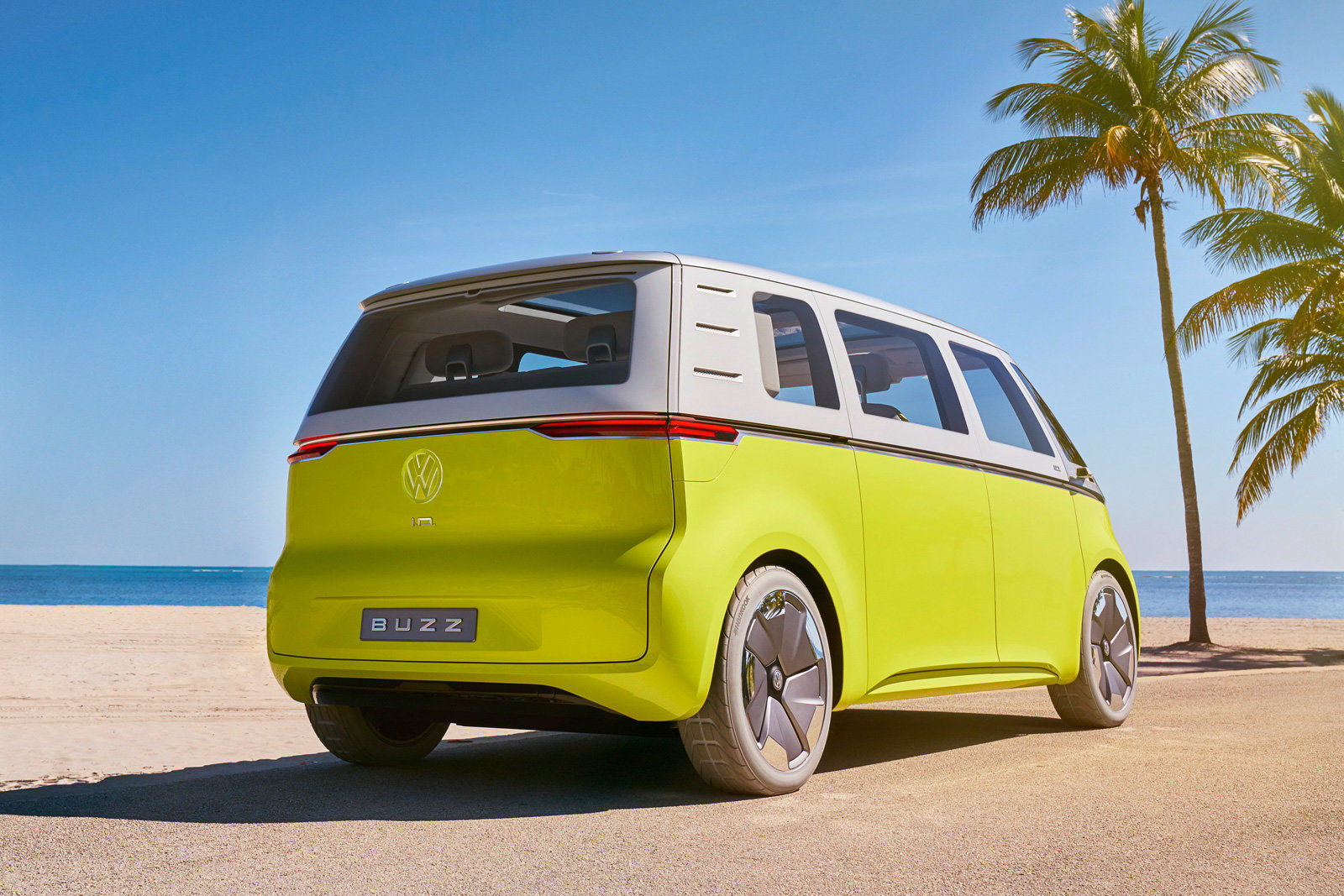 VWとカタール、2022年までに自動運転シャトル運行する都市計画発表。電気自動車I.D.Buzzを35台投入
