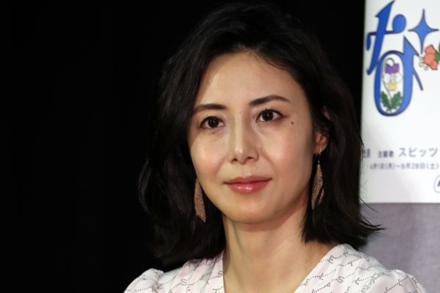松嶋菜々子が来年女優休業へ「長女の英国留学に同伴」で決断 - 女性自身