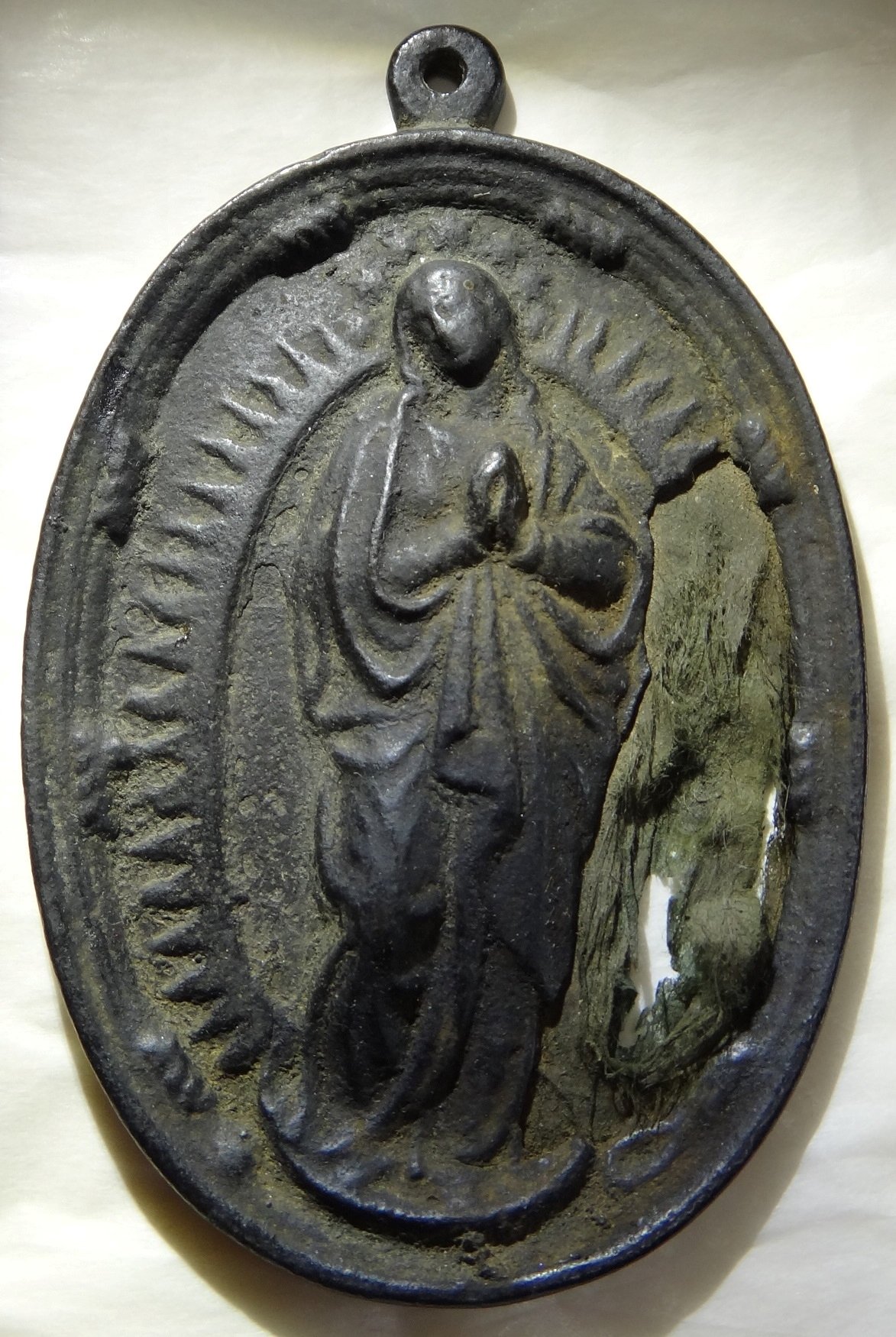 唯一の隠れキリシタン遺物か　半世紀前発見、マリアの「メダリオン」初展示