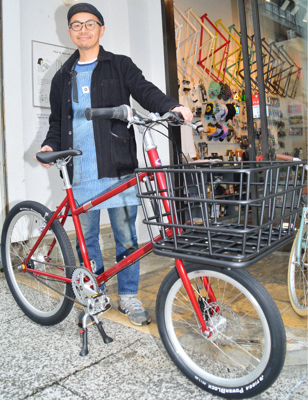 赤いフレームに「C」のマーク　広島・尾道の業者が“カープ色”のオリジナル自転車
