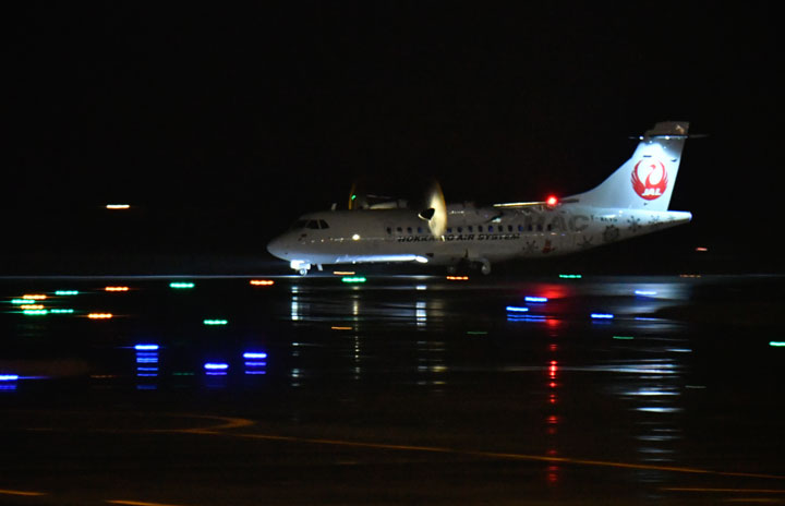 HACのATR初号機、鹿児島空港到着　丘珠着は年明けに