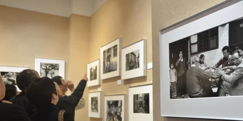30年前の中国の街角活写、上海　日本の写真家が展示会