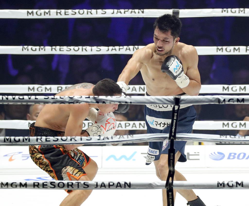 村田強烈フック、５回で仕留める　ＴＫＯで防衛成功「自分のボクシングを確立できた」