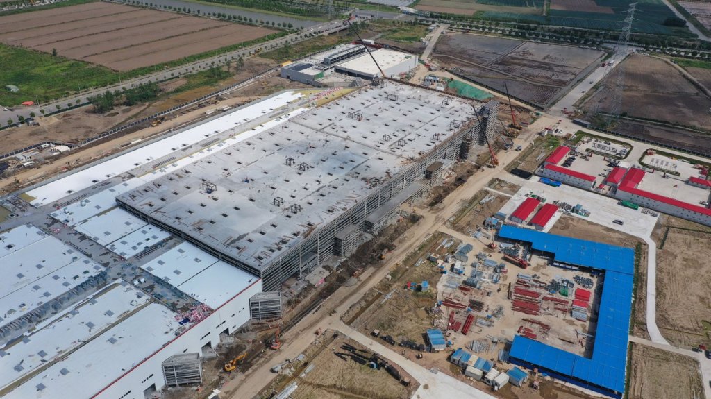 上海のギガファクトリー建設のためにテスラが中国の銀行から約1500億円調達